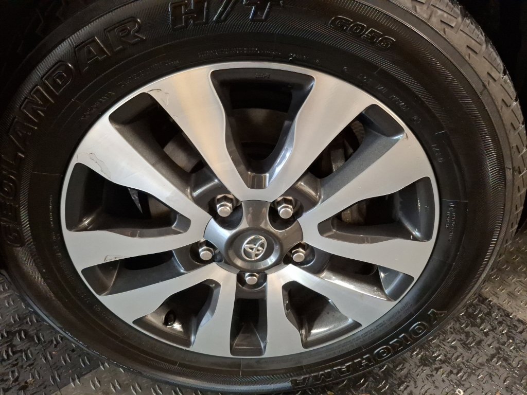 Used 2021 Toyota Sequoia Limited w/ Safety & Convenience Package AWD/4WD image 4