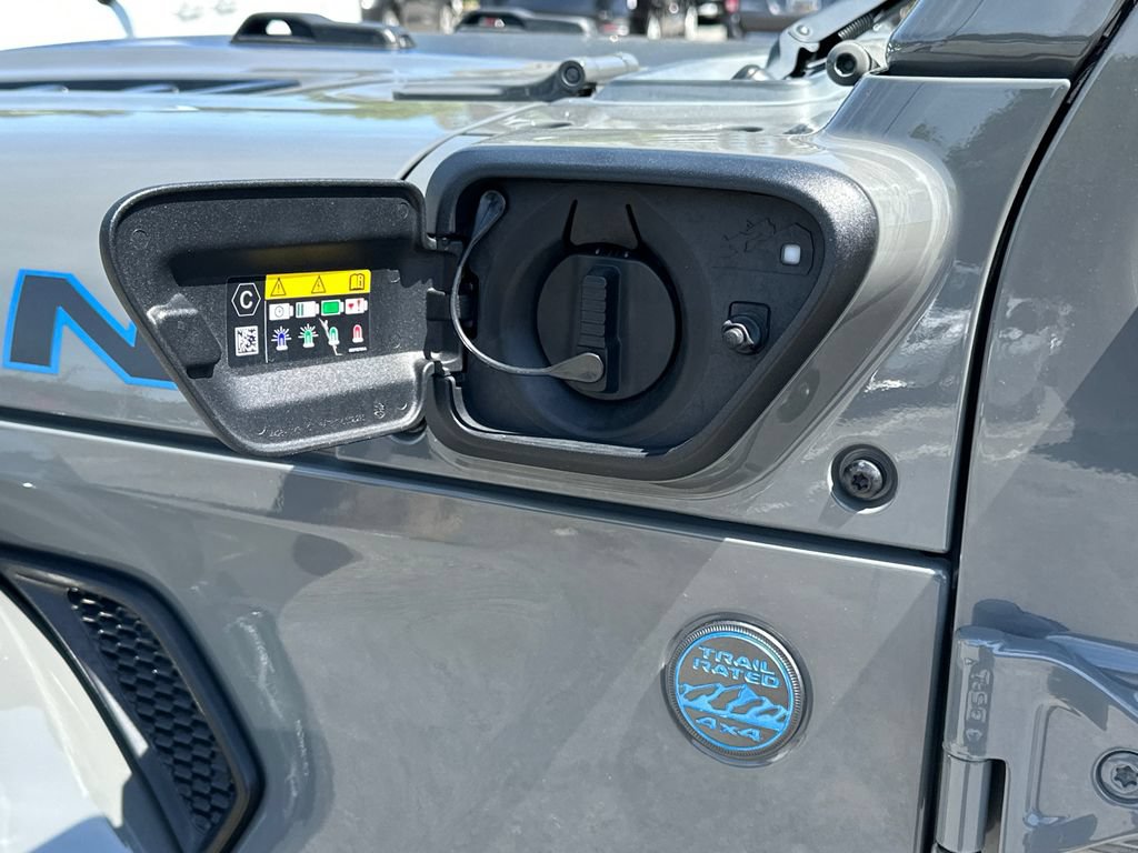 Used 2022 Jeep Wrangler Unlimited Rubicon 4xe w/ Cold Weather Group AWD/4WD image 18