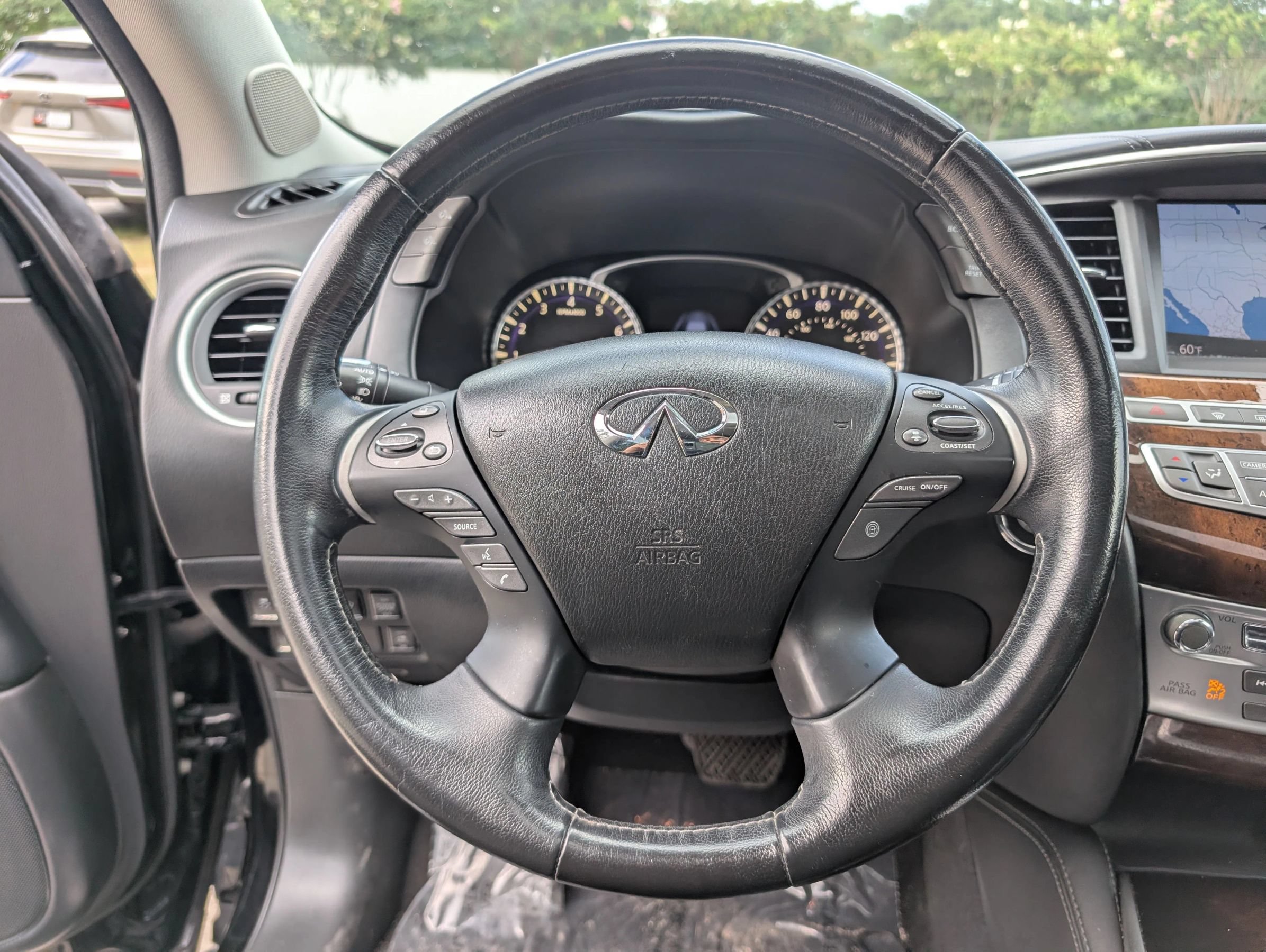 Used 2017 INFINITI QX60 FWD w/ Deluxe Technology Package image 23