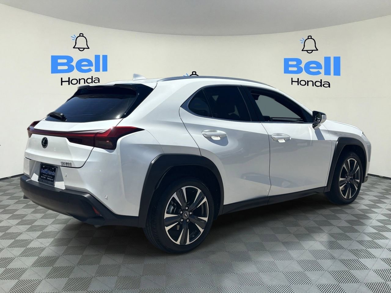 Used 2022 Lexus UX 200 w/ Accessory Package (Z1) FWD image 4