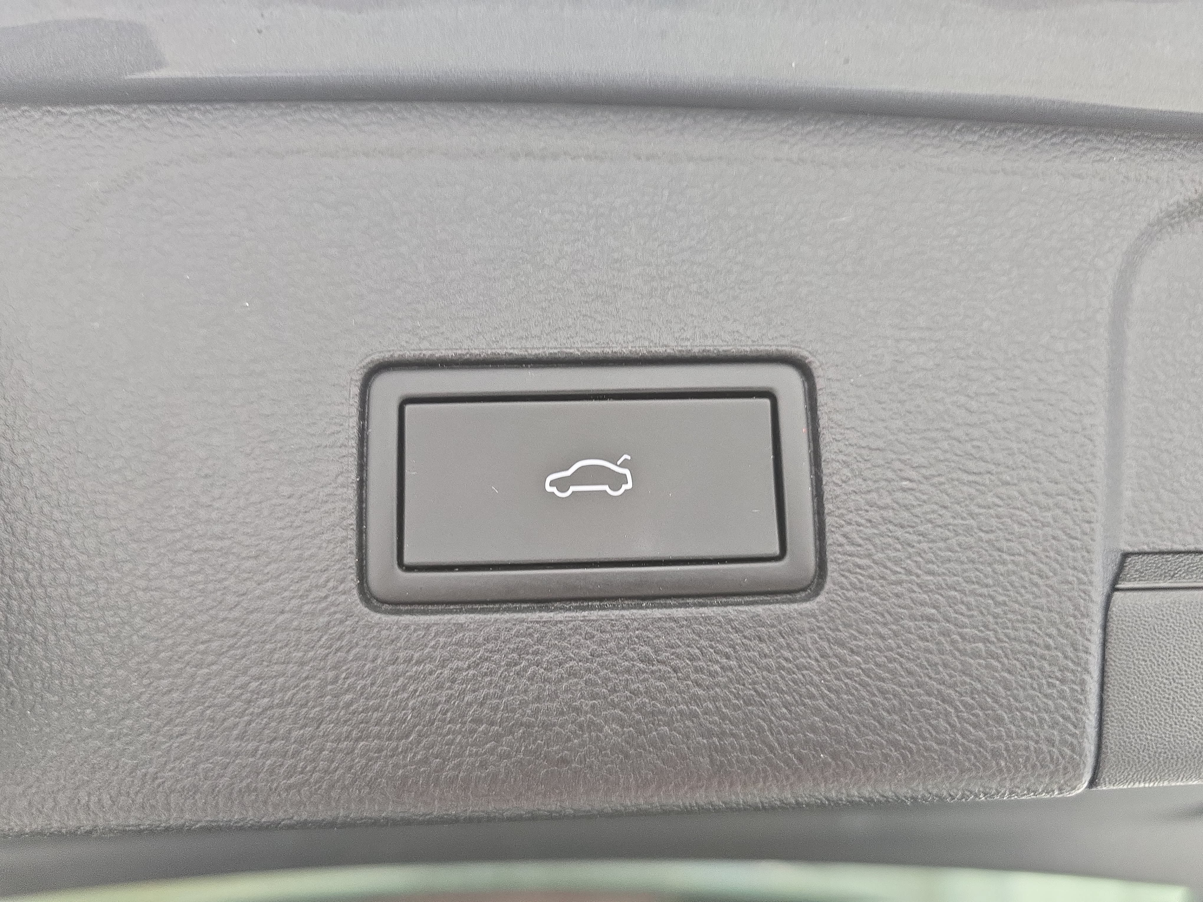 Used 2025 Volkswagen Atlas SE FWD image 14