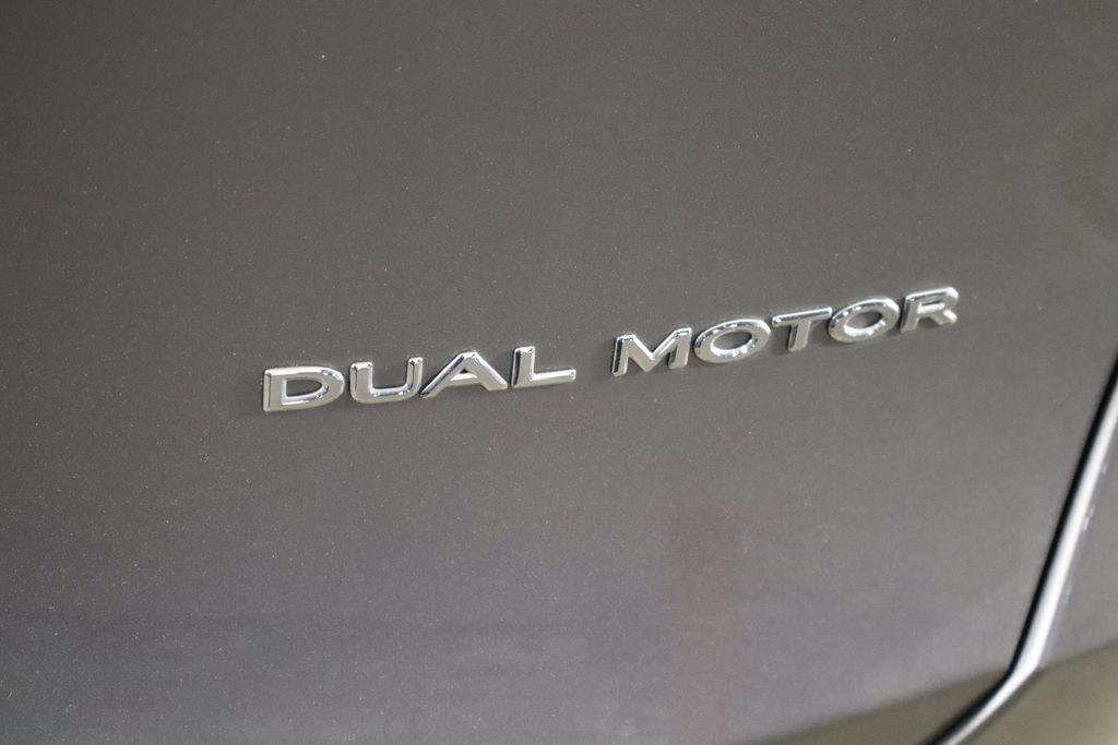 Used 2024 Tesla Model Y Long Range AWD/4WD image 49