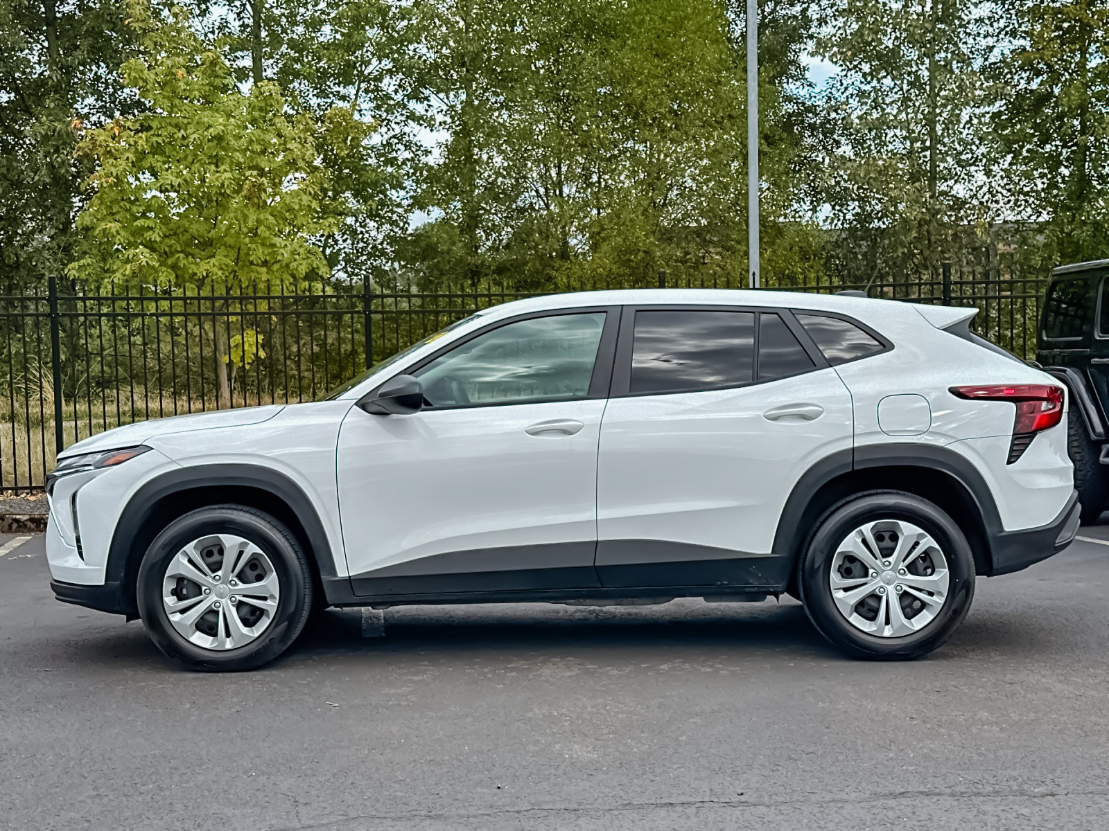 Used 2025 Chevrolet Trax LS FWD image 7