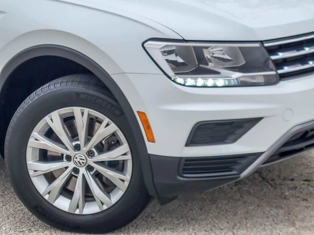 Used 2018 Volkswagen Tiguan SE w/ Panoramic Sunroof Package image 4