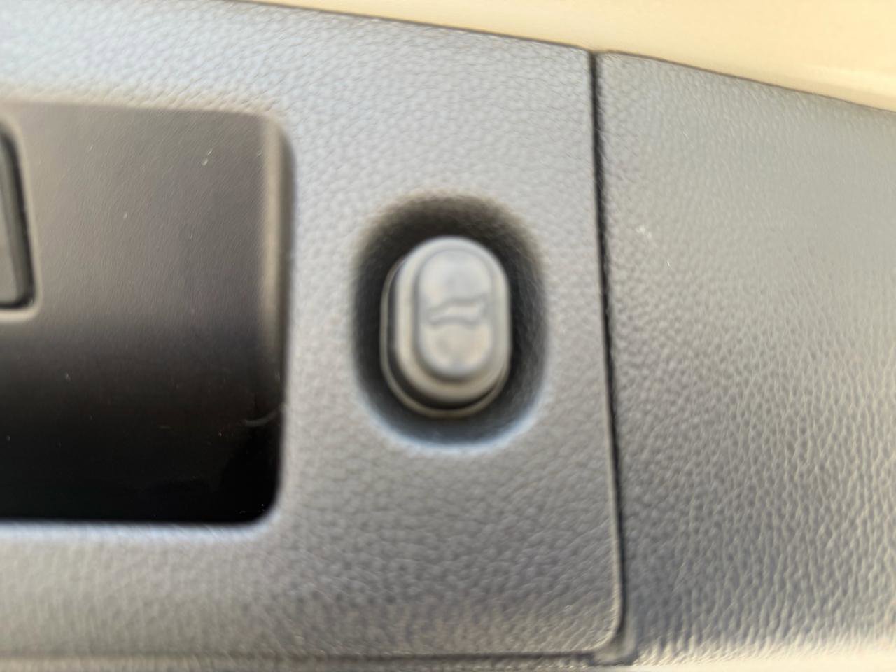 Used 2017 GMC Yukon SLE w/ SLE Value Package image 32