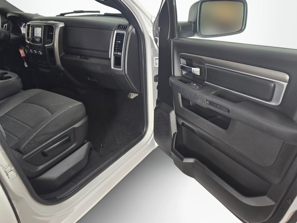 Used 2024 RAM 1500 Warlock AWD/4WD image 38