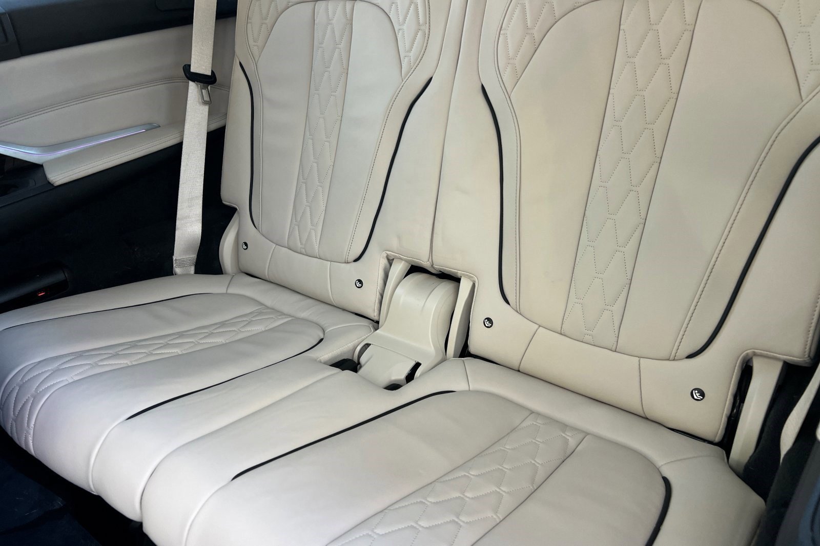 Used 2020 BMW X7 xDrive40i w/ Premium Package image 34