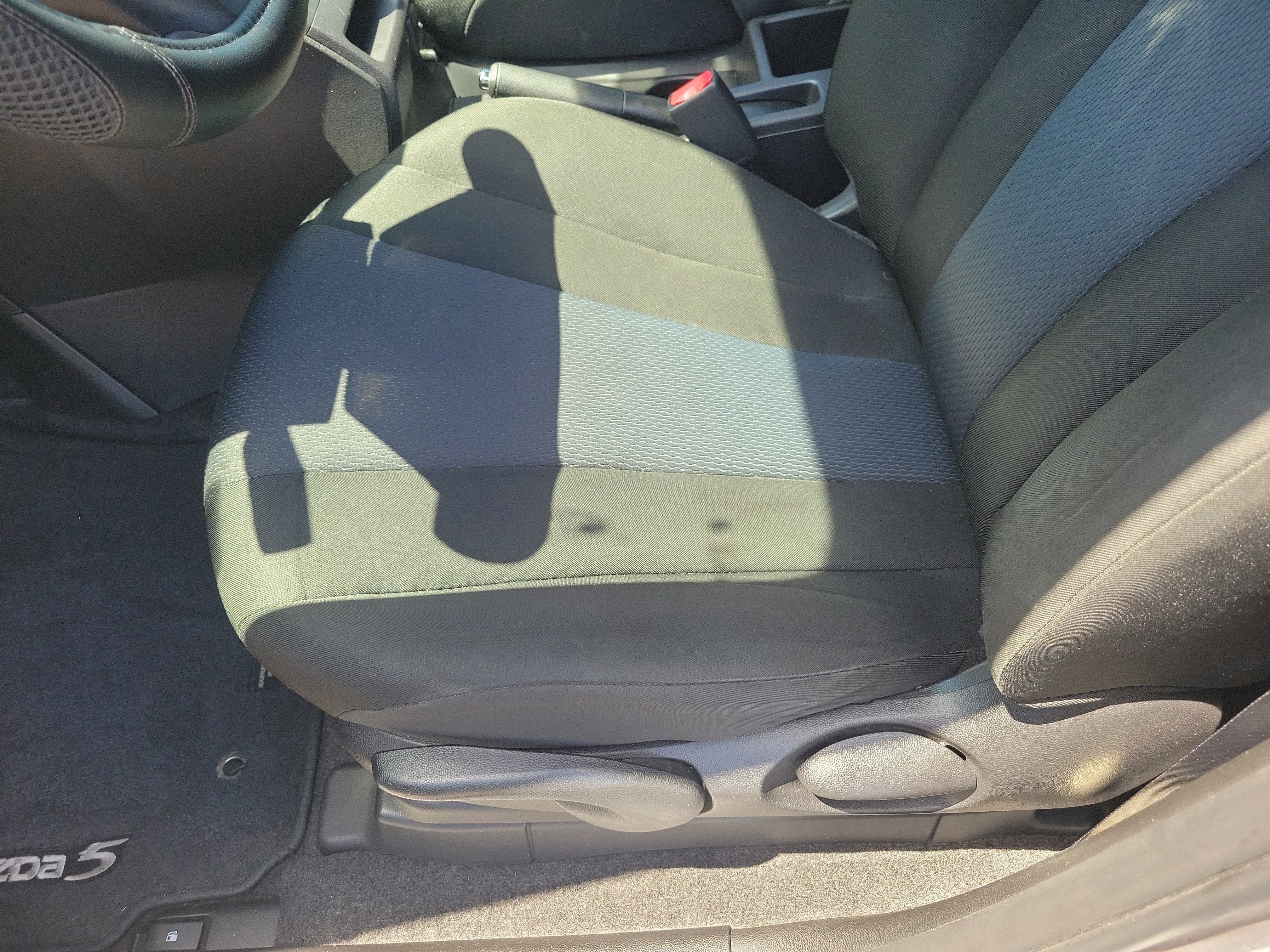 Used 2015 MAZDA MAZDA5 Sport image 25