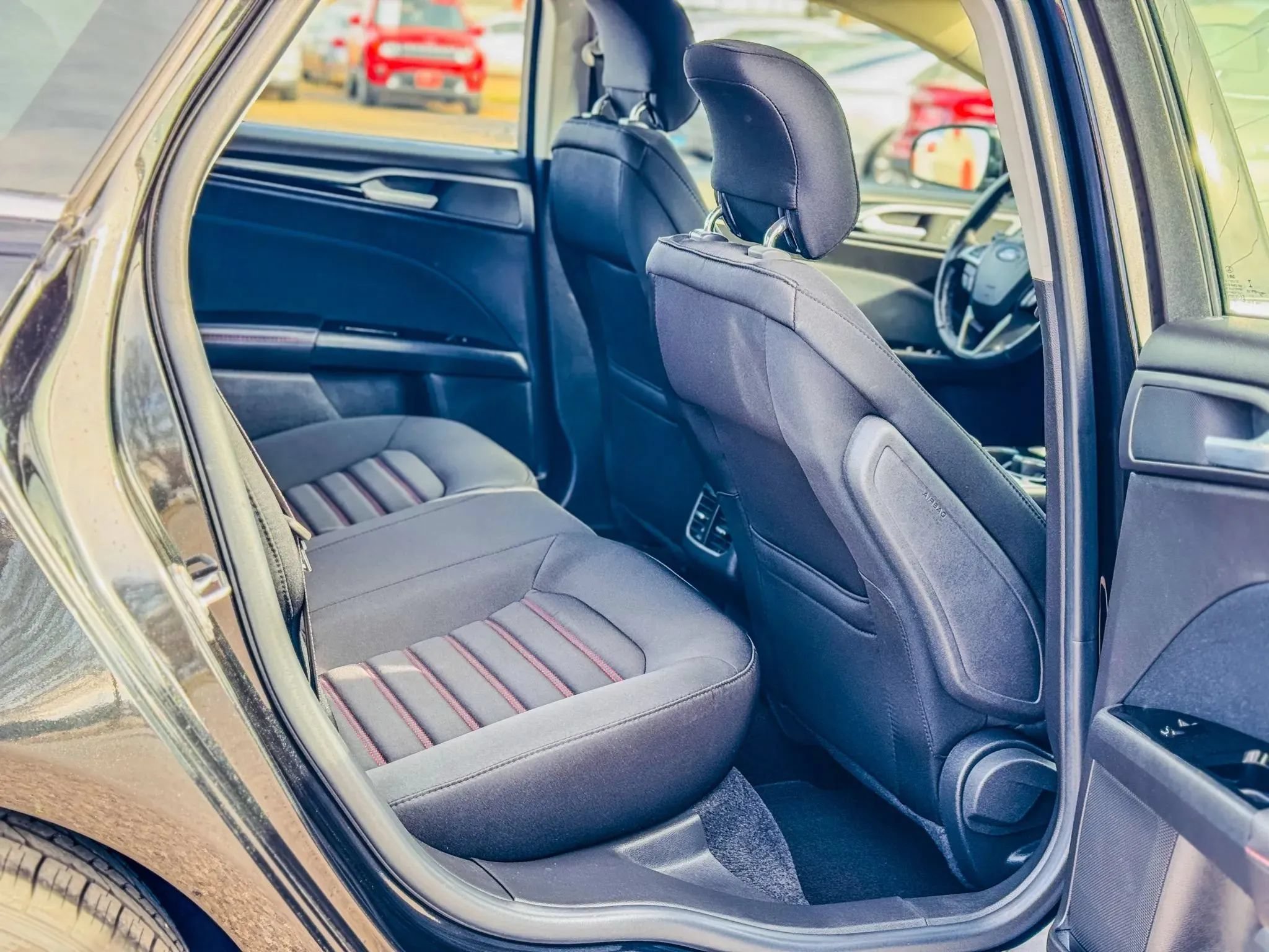 Used 2014 Ford Fusion SE FWD image 12