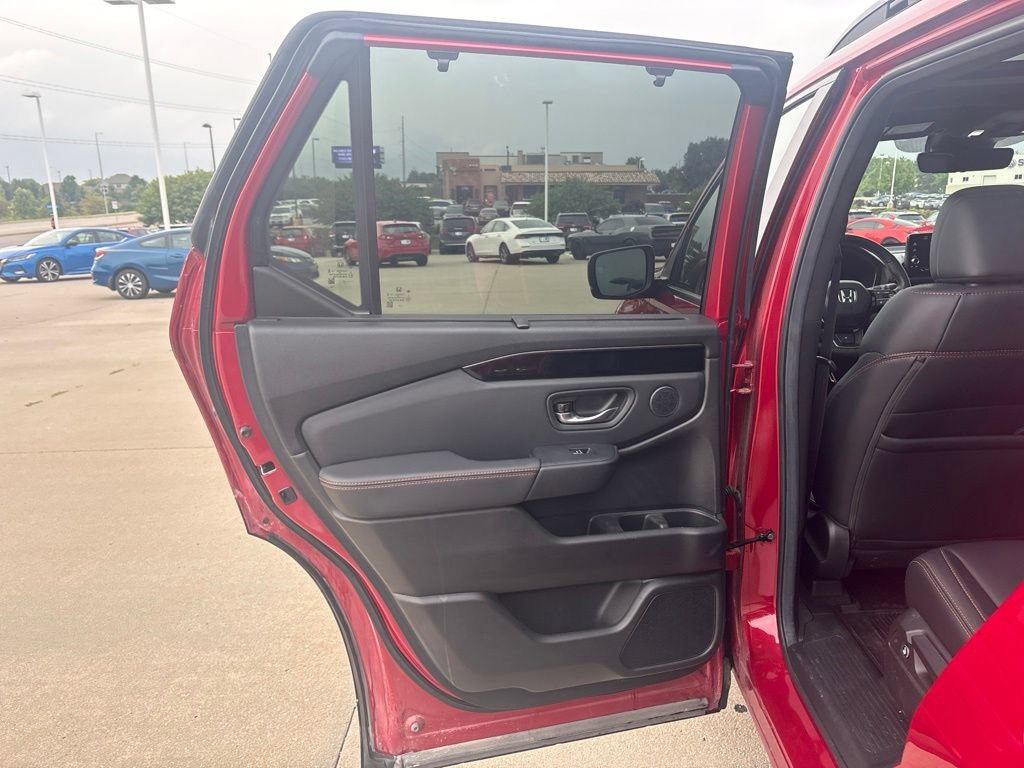 Certified 2025 Honda Pilot TrailSport image 39