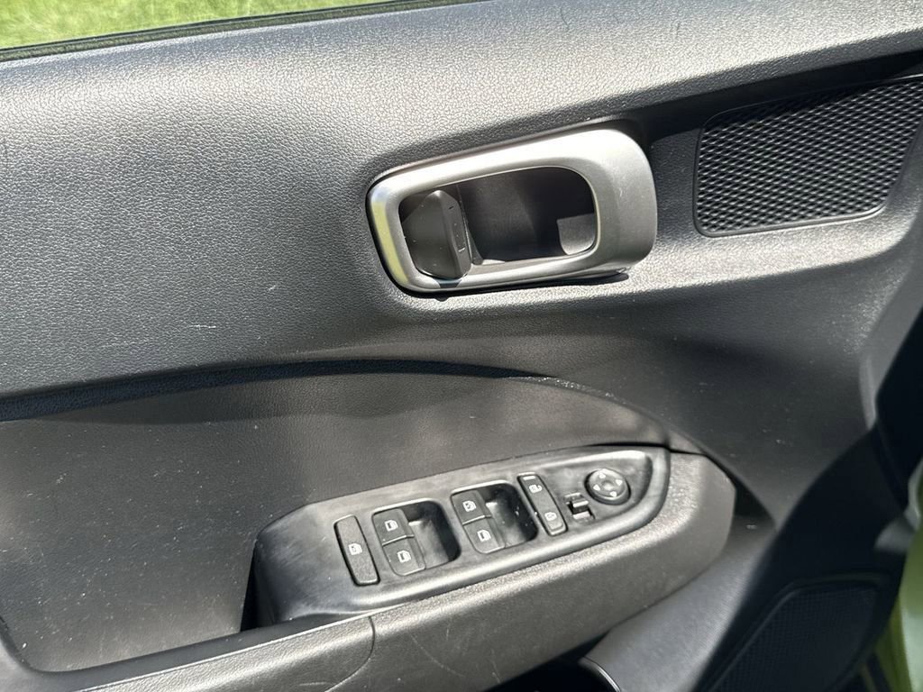 Used 2021 Hyundai Venue SEL FWD image 20