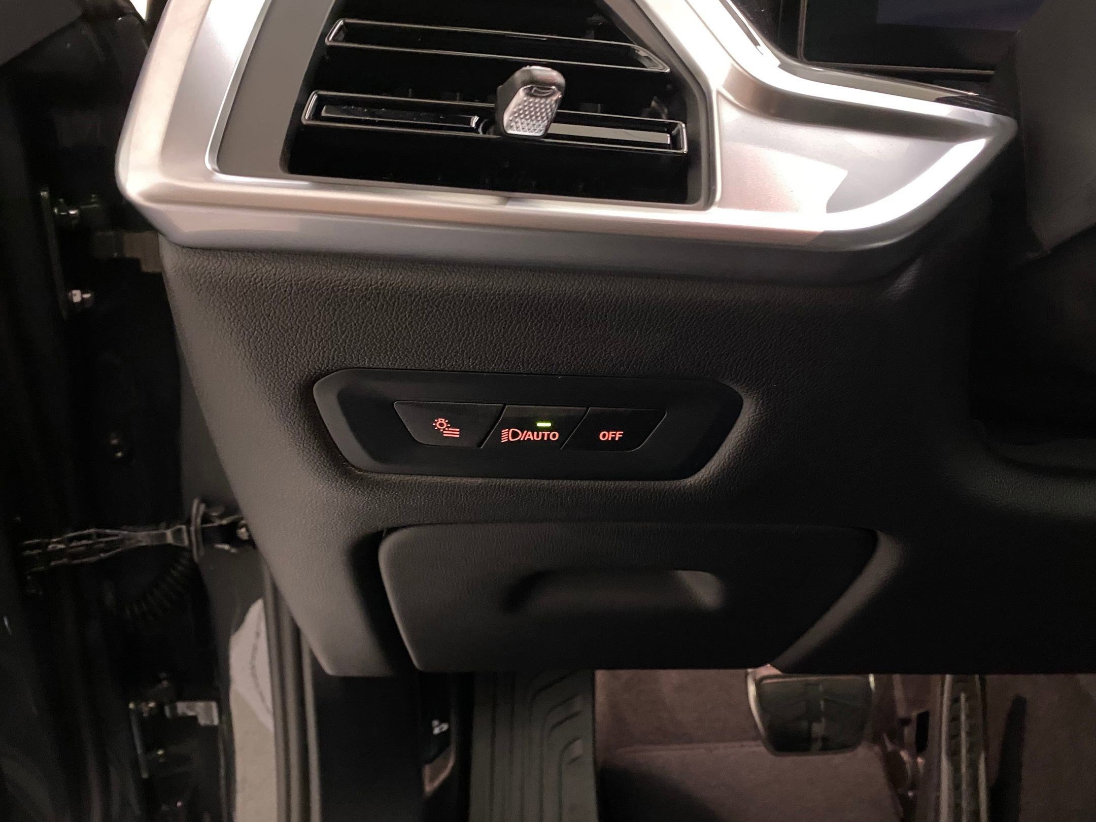 Used 2026 BMW X5 xDrive50e w/ M Sport Package image 19