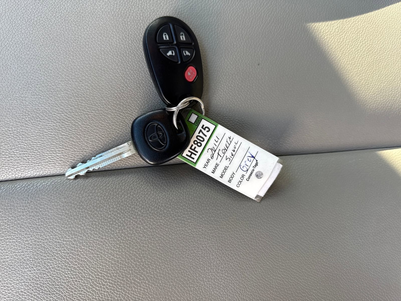 Used 2014 Toyota Sienna LE image 29