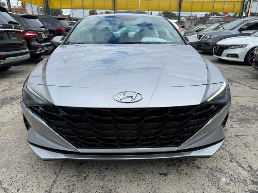 Used 2023 Hyundai Elantra SEL image 2