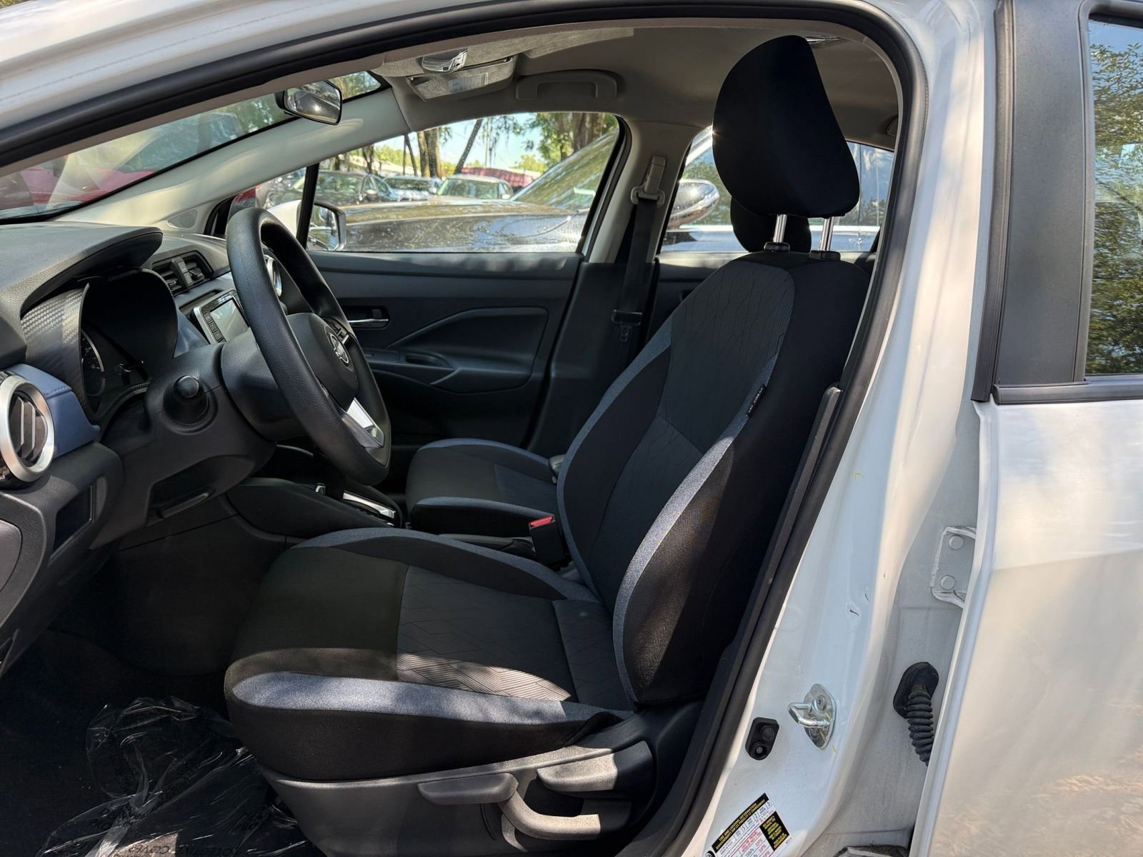 Used 2025 Nissan Versa SV FWD image 33