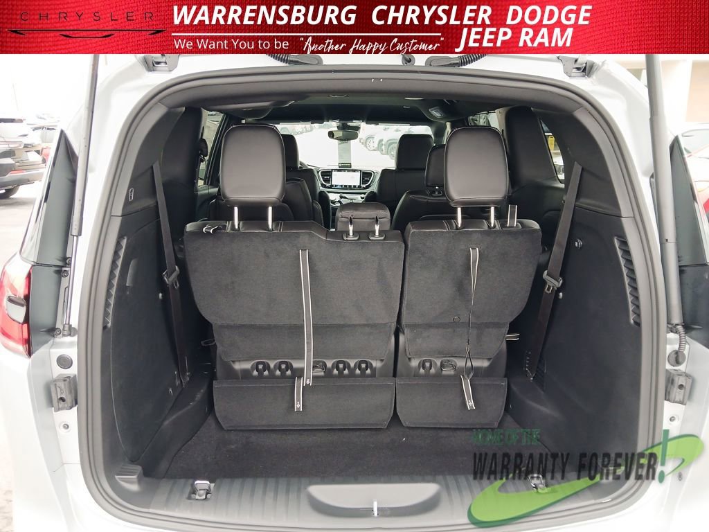 New 2026 Chrysler Pacifica Select AWD/4WD image 32