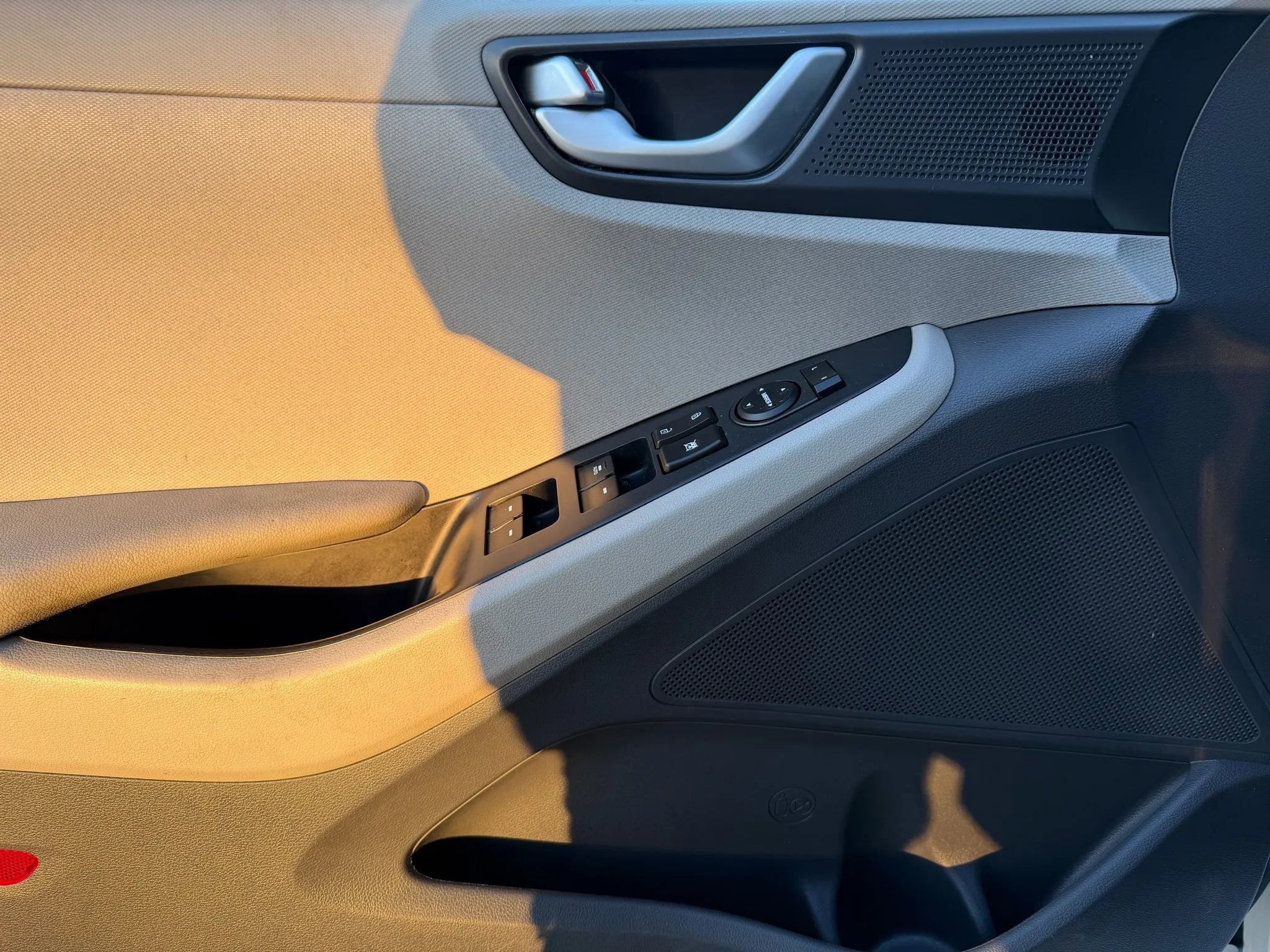 Used 2017 Hyundai Ioniq SEL image 9