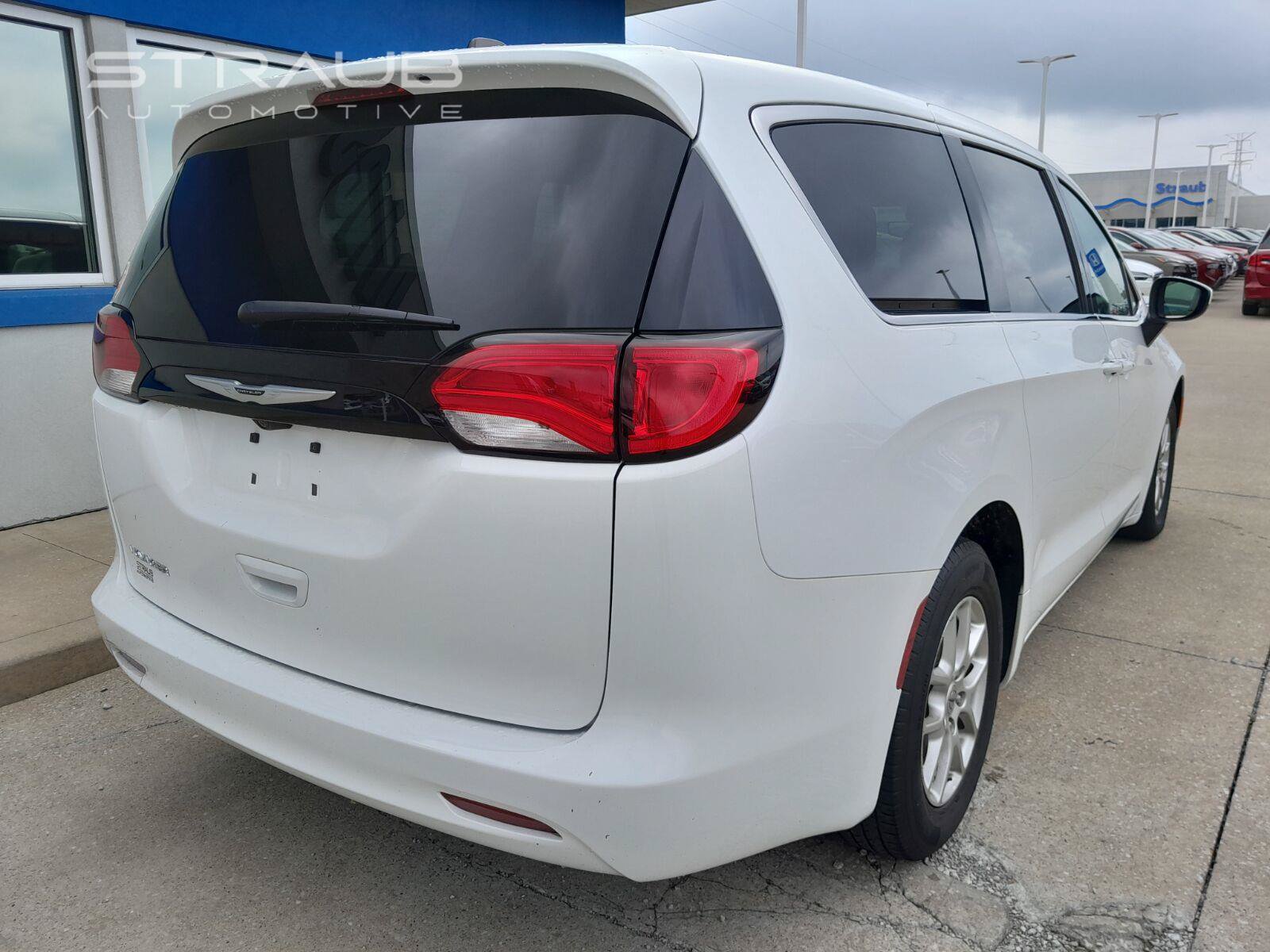 Used 2023 Chrysler Voyager LX FWD image 8