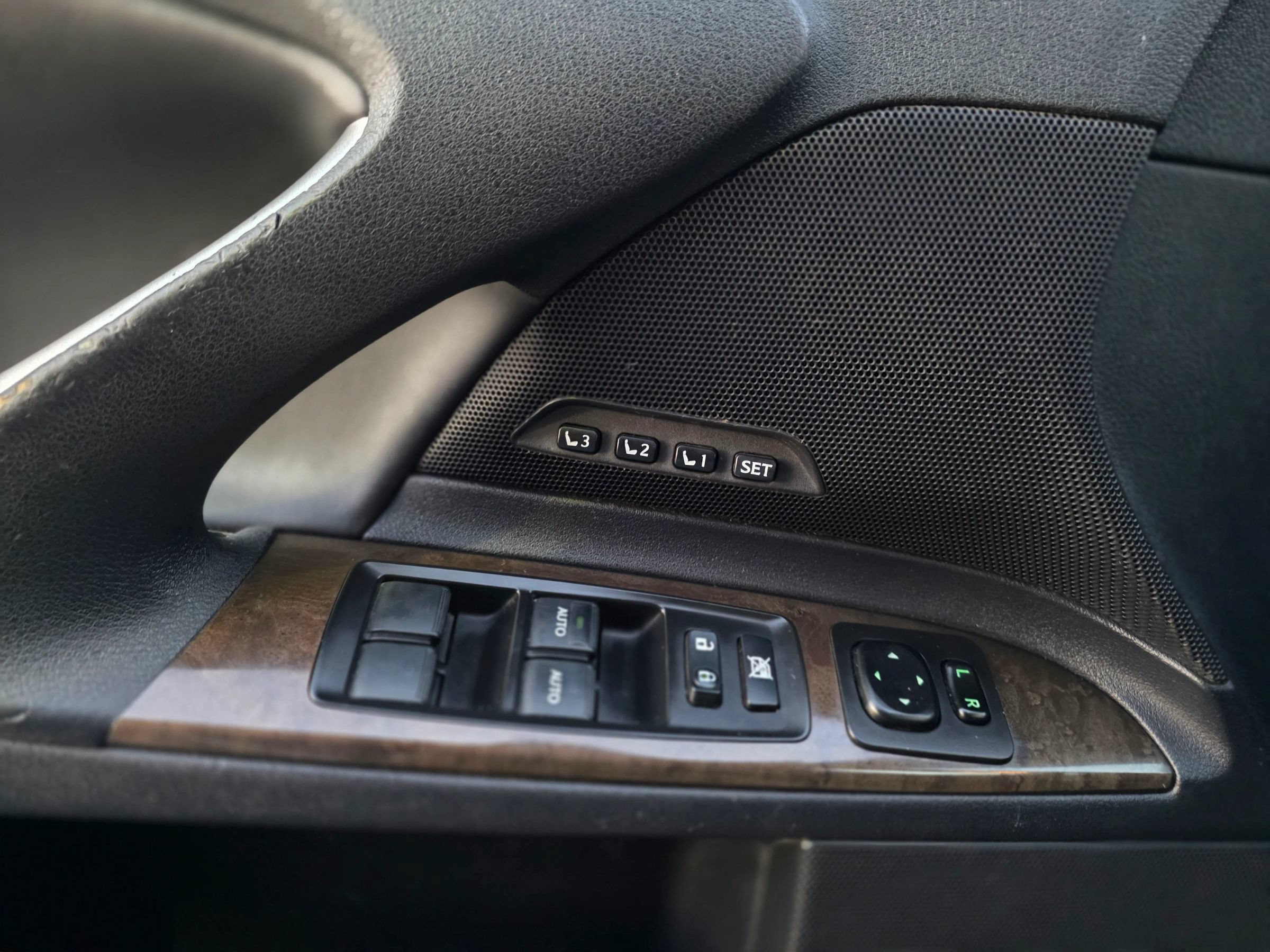 Used 2010 Lexus IS 350C RWD image 19