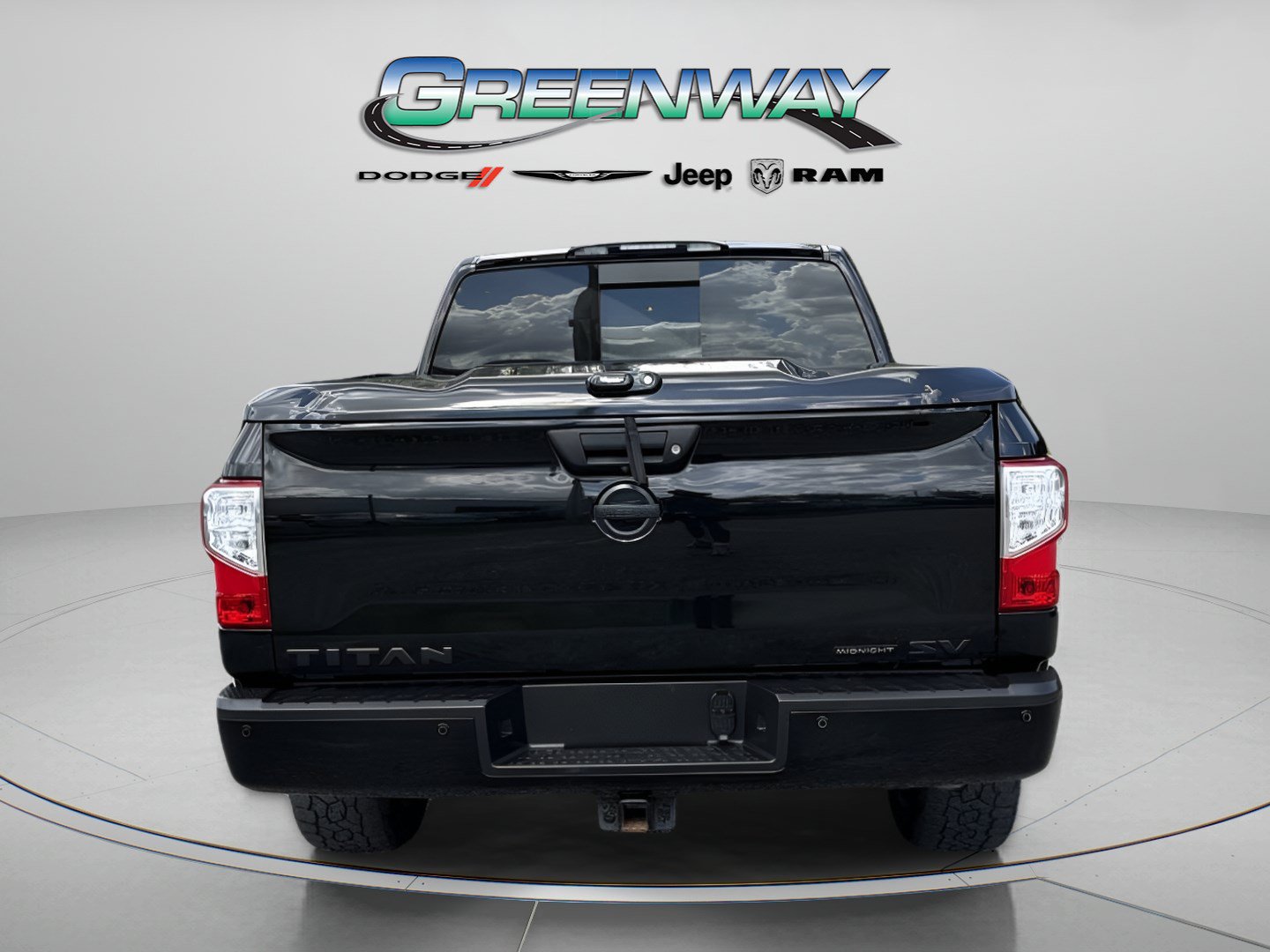 Used 2019 Nissan Titan SV w/ SV Convenience Package RWD image 3