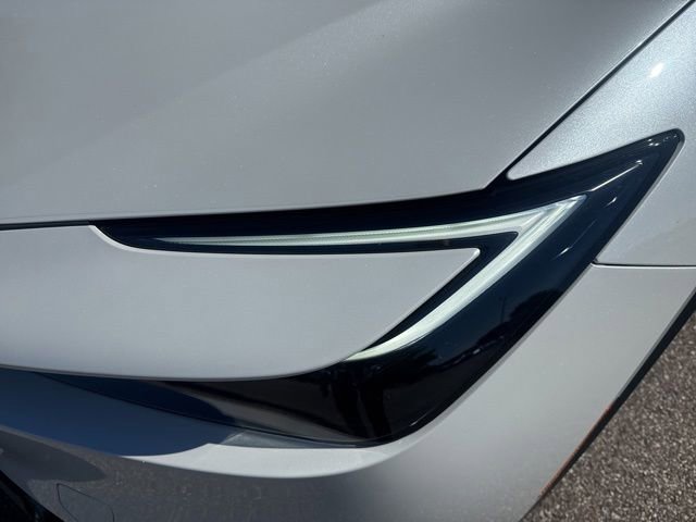 Used 2024 Toyota Prius XLE FWD image 9