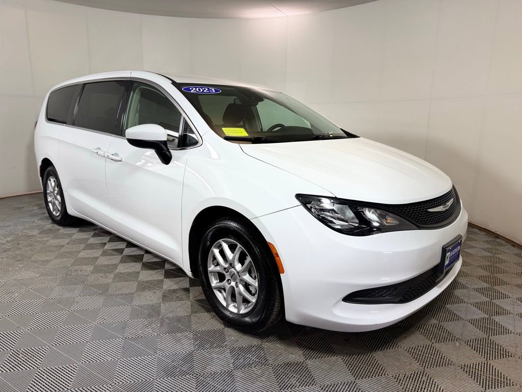 Used 2023 Chrysler Voyager LX image 9