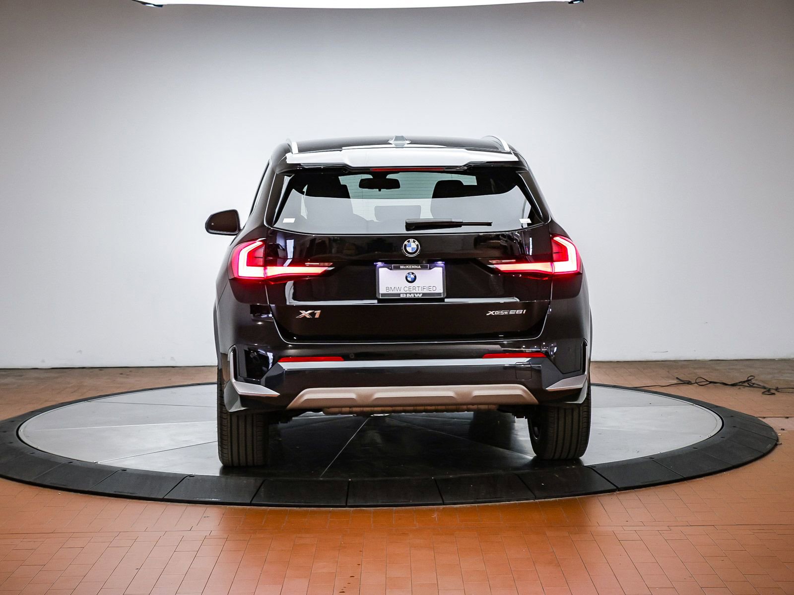 Certified 2023 BMW X1 xDrive28i image 3