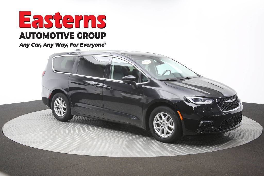 Used 2023 Chrysler Pacifica Touring-L FWD image 50