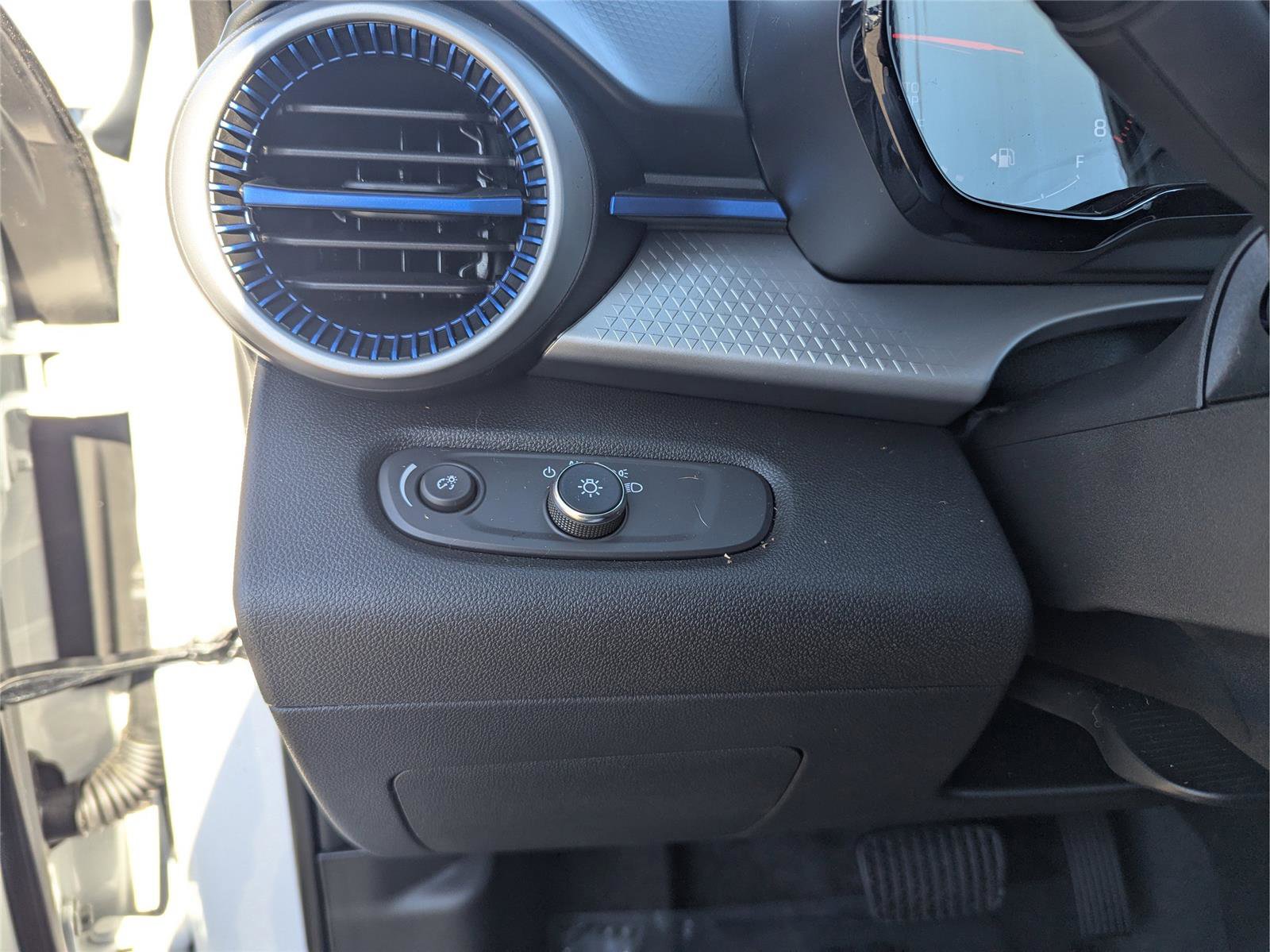 Used 2025 Chevrolet Trax LS w/ LS Convenience Package image 29