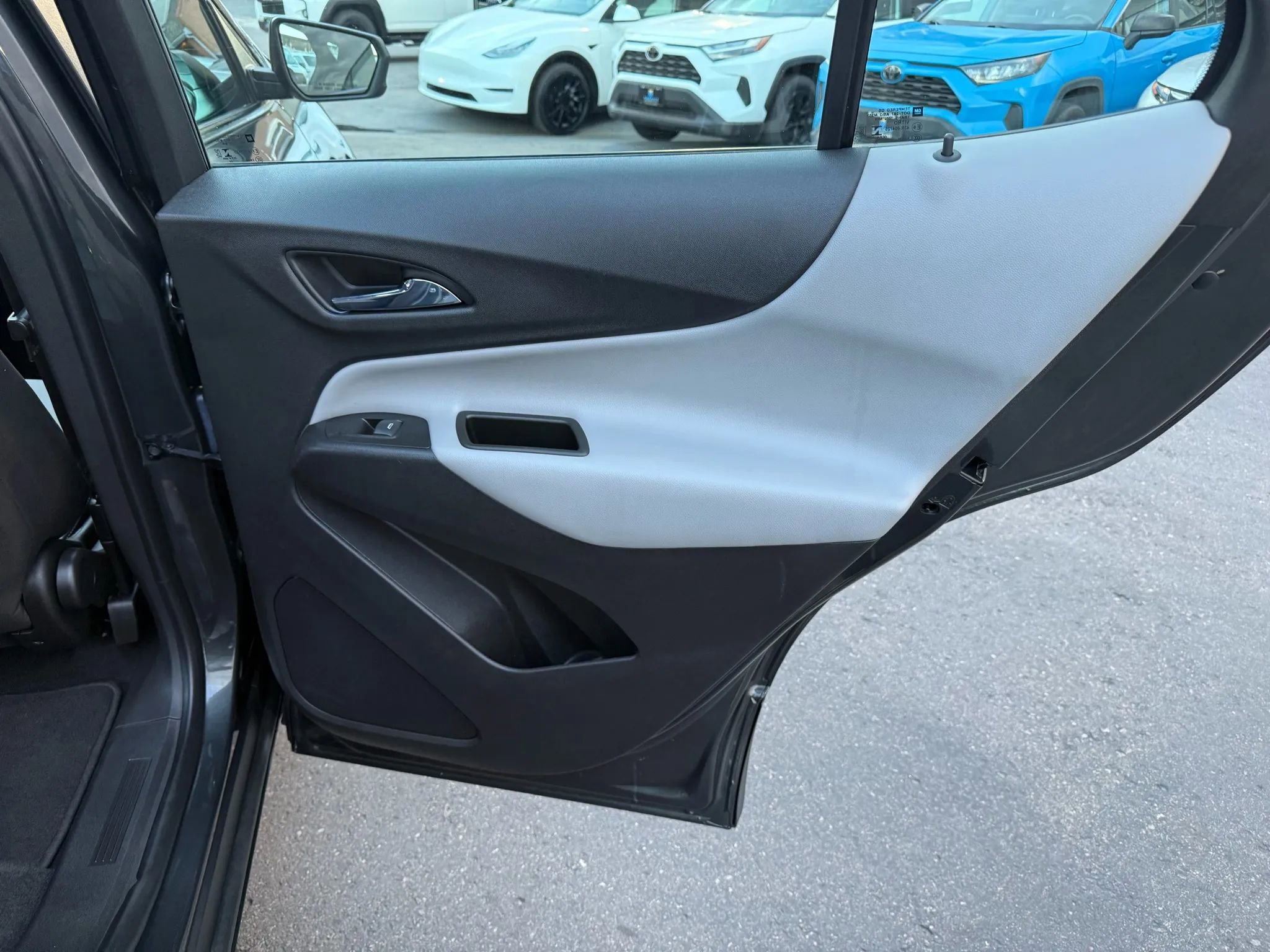 Used 2020 Chevrolet Equinox LS image 28