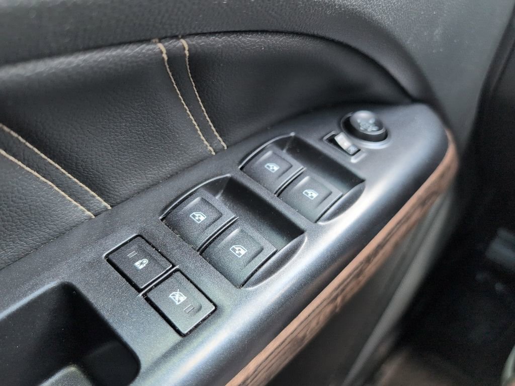 Used 2022 GMC Canyon Denali RWD image 23