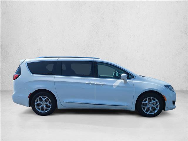 Used 2019 Chrysler Pacifica Touring-L Plus w/ Advanced Safetytec Group FWD image 4