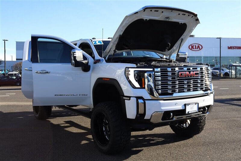 Used 2024 GMC Sierra 3500 Denali w/ Denali Reserve Package image 36