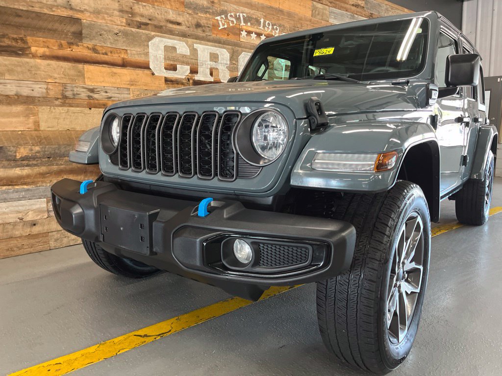 Used 2024 Jeep Wrangler Unlimited w/ Convenience Group AWD/4WD image 11