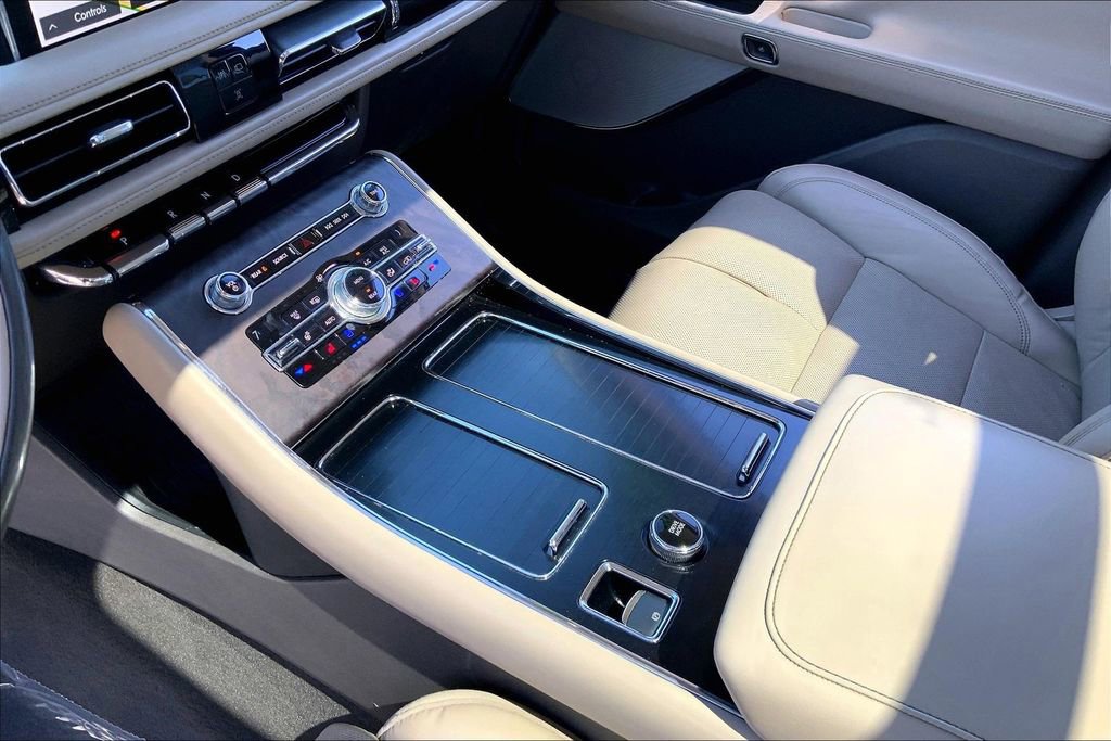 Used 2020 Lincoln Aviator Reserve w/ Equipment Group 202A AWD/4WD image 16