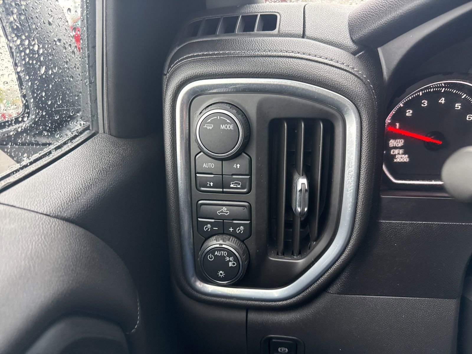 Used 2021 Chevrolet Silverado 1500 LT AWD/4WD image 34