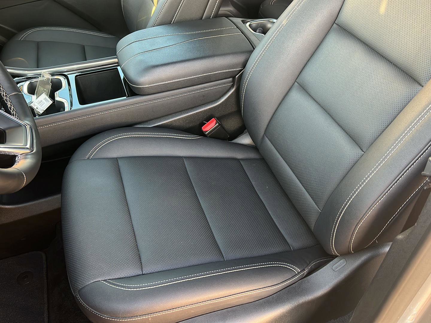 Used 2025 Chevrolet Traverse LT AWD/4WD image 31
