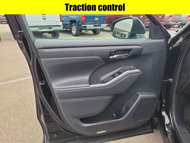 Used 2021 Toyota Highlander XLE image 19