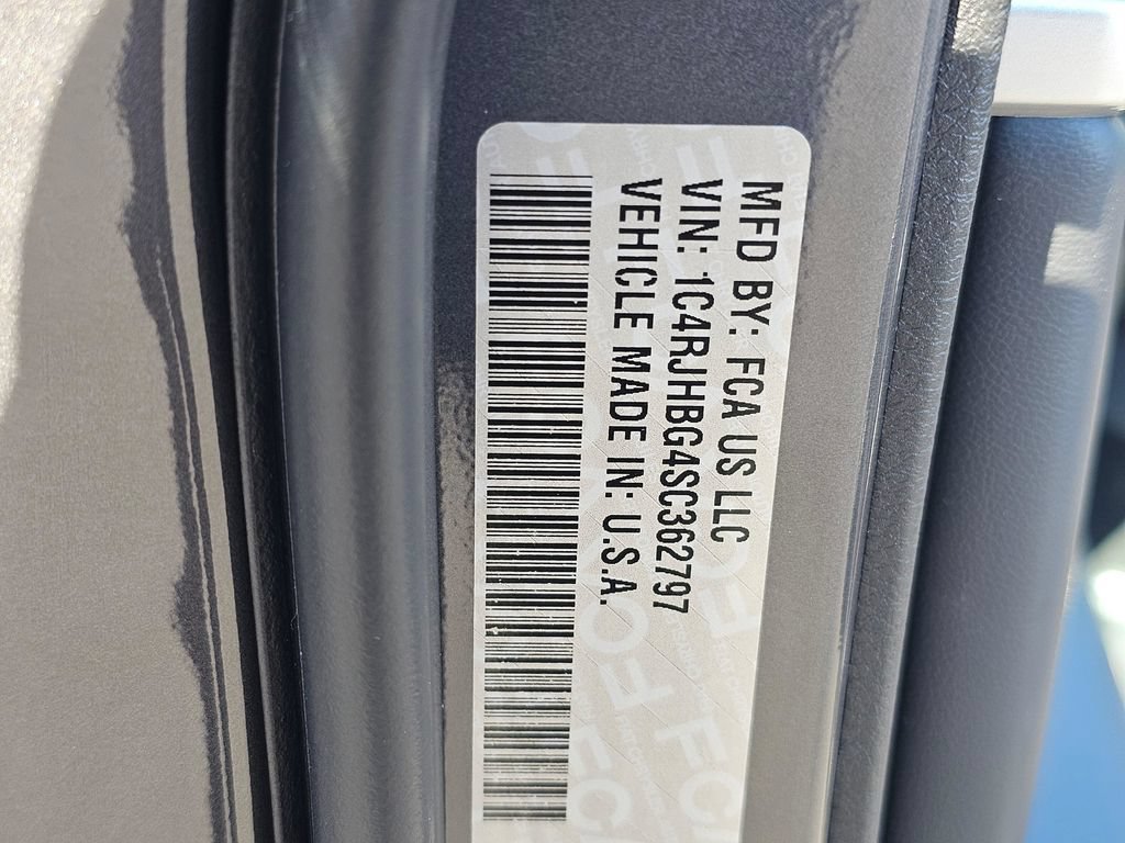 New 2025 Jeep Grand Cherokee Limited w/ Black Appearance Package AWD/4WD image 30
