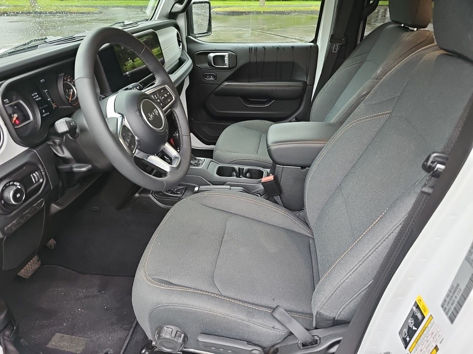 Used 2025 Jeep Wrangler Unlimited Sahara AWD/4WD image 18