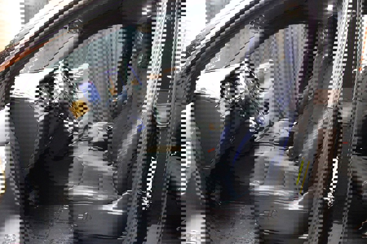 Used 2020 Tesla Model X image 40