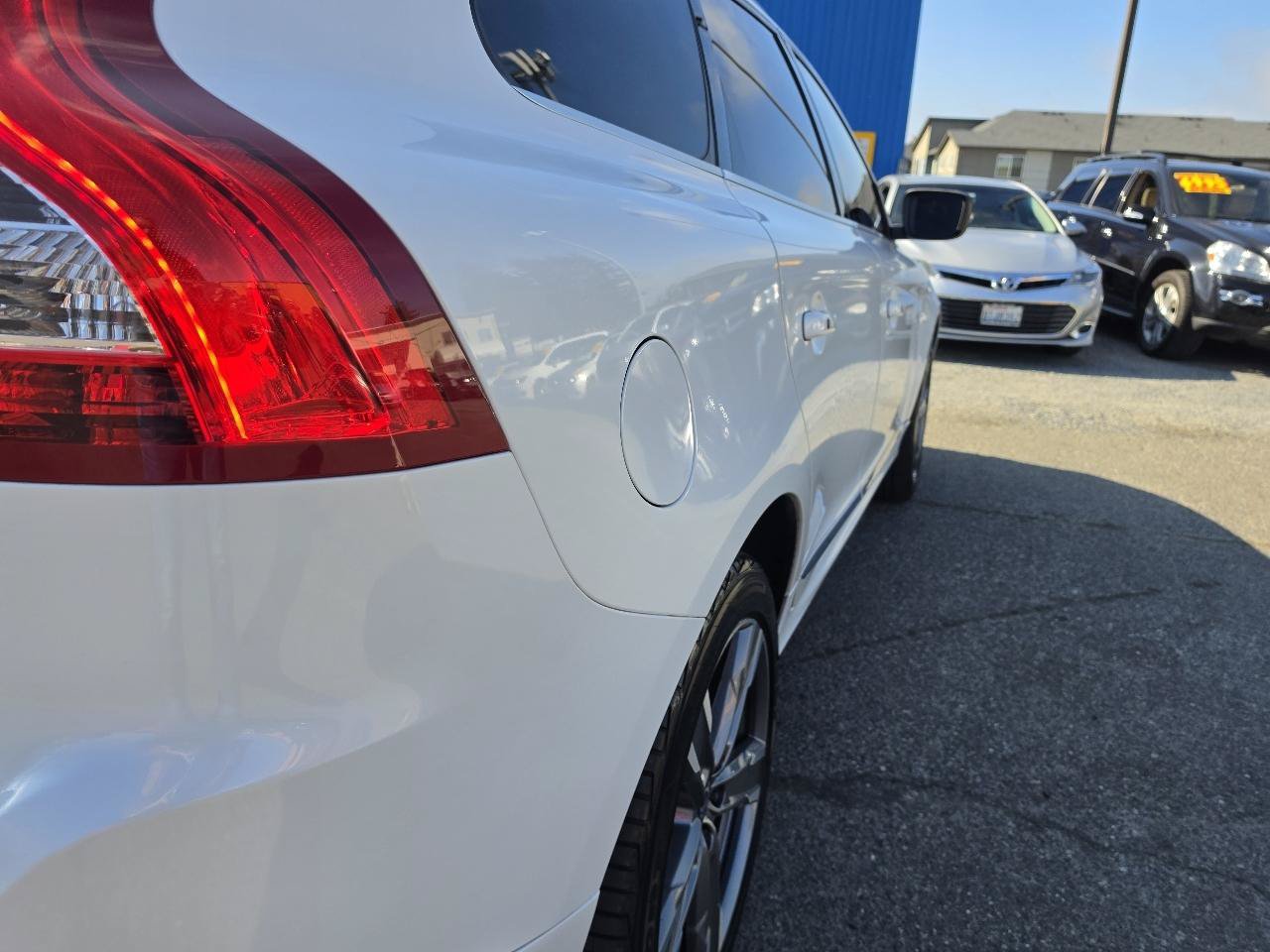 Used 2017 Volvo XC60 T6 Dynamic w/ Preferred Option Package AWD/4WD image 35