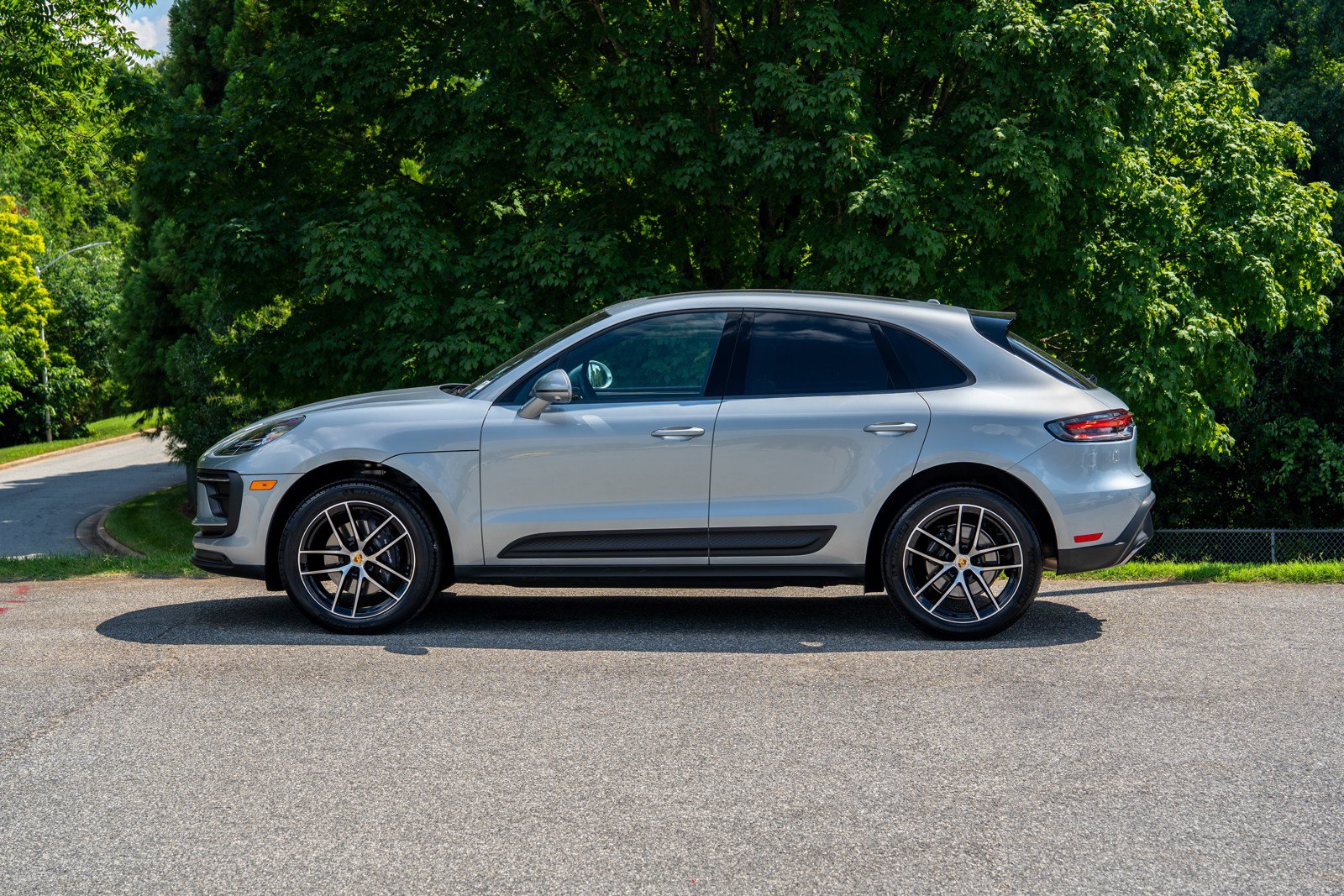 Certified 2026 Porsche Macan AWD/4WD image 2