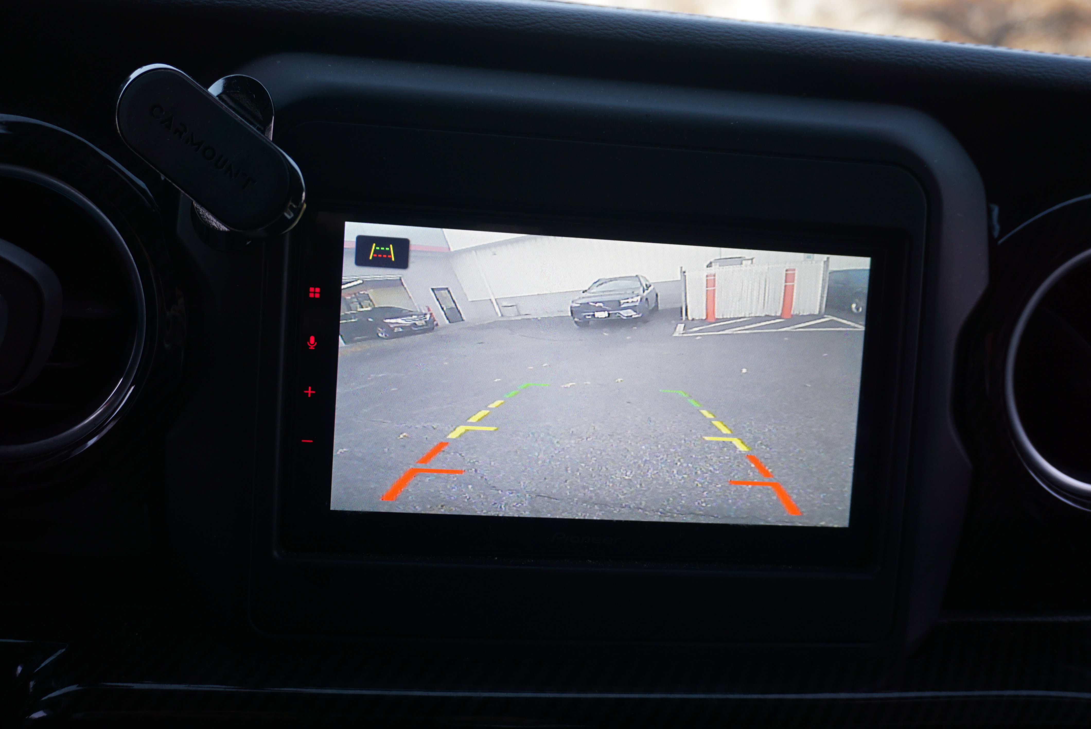 Used 2018 Jeep Wrangler Unlimited Sahara image 12