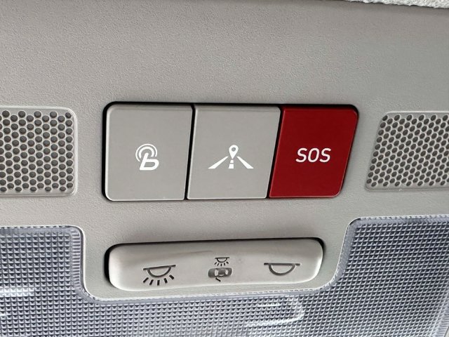 Used 2025 Hyundai Venue Limited FWD image 36