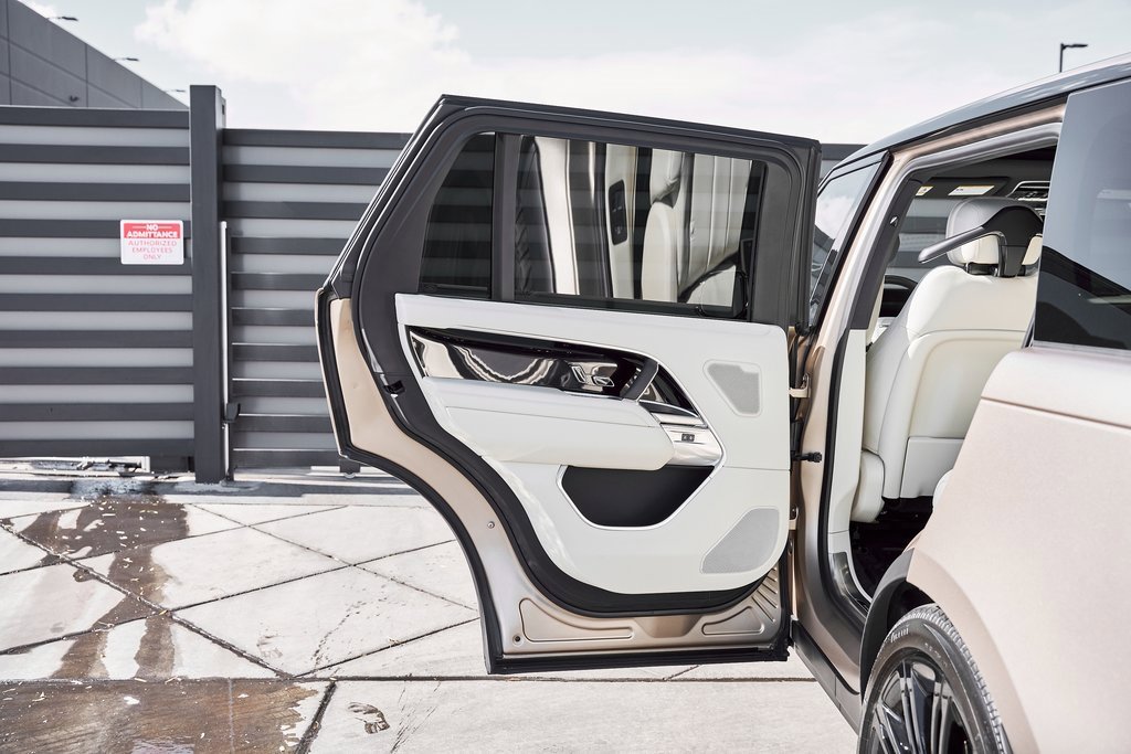 Used 2026 Land Rover Range Rover Long Wheelbase SE image 25