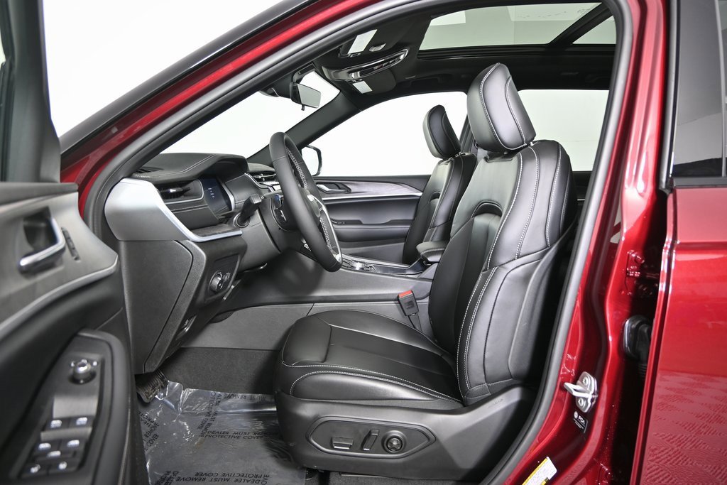 New 2025 Jeep Grand Cherokee Limited w/ Trailer Tow Package image 21