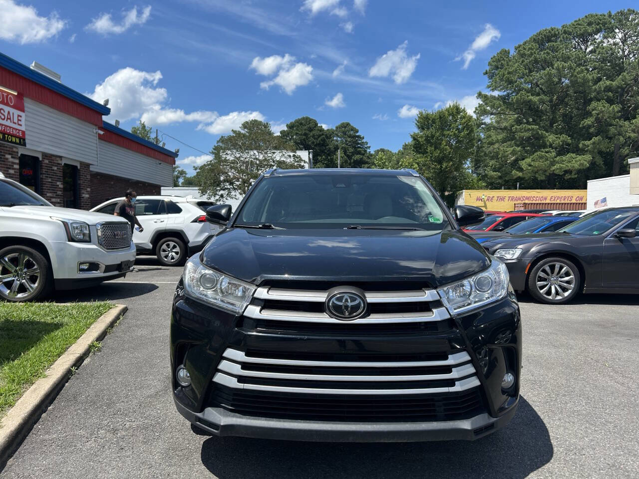 Used 2018 Toyota Highlander XLE image 2