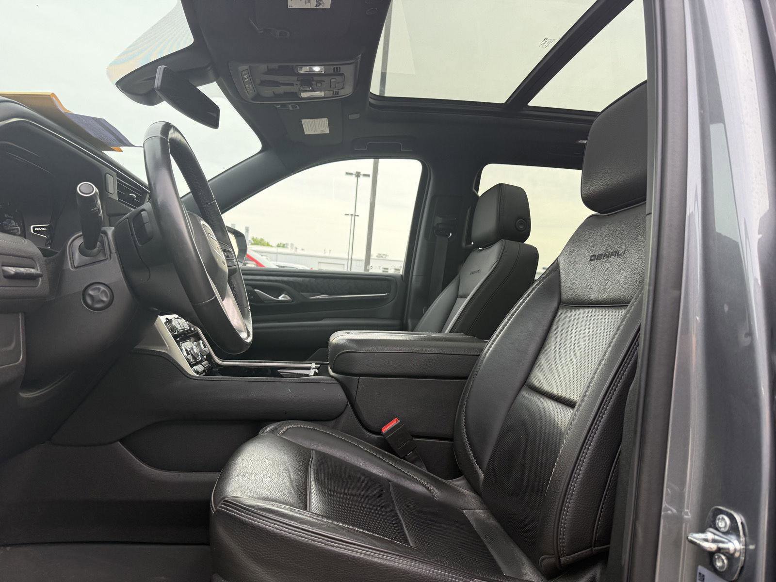 Used 2022 GMC Yukon Denali AWD/4WD image 9