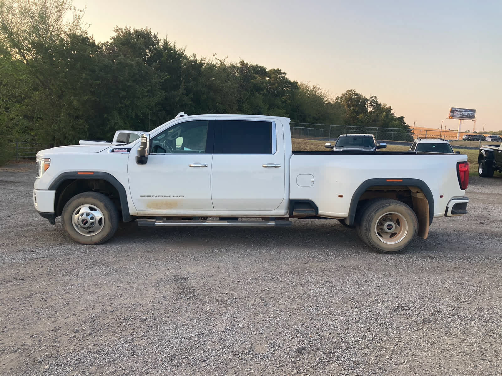Used 2021 GMC Sierra 3500 Denali w/ Denali Ultimate Package AWD/4WD image 3